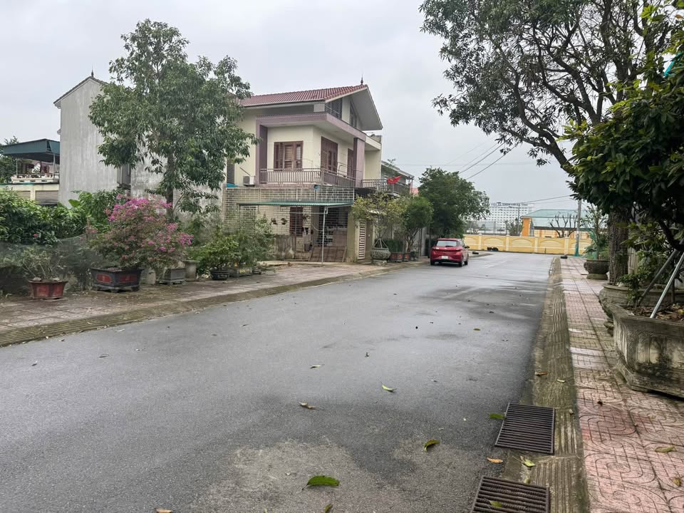 Nhà phố Thạch Trung 142.5m² giá 4.x tỷ - Hướng Tây Nam, quy hoạch ổn định!