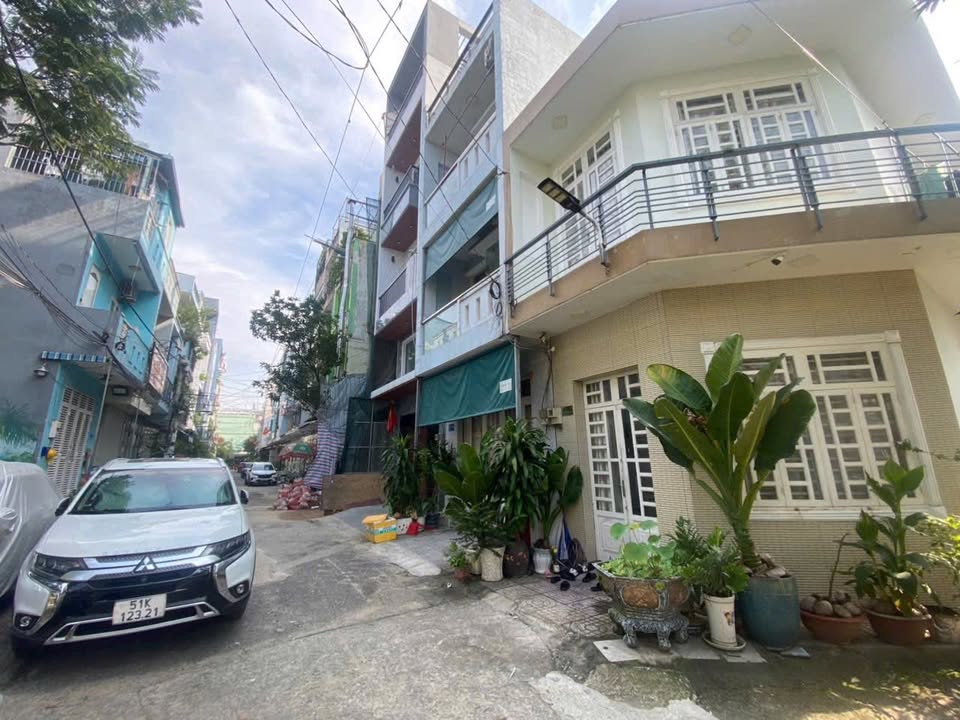 Nhà 2 tầng lô góc Tân Thới Nhất 40m² giá 4.9 tỷ - Bán gấp, pháp lý rõ ràng!