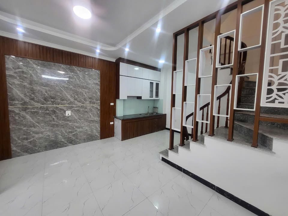 Nhà Bồ Đề, Long Biên 32m² giá 8.2 tỷ - Kinh doanh đỉnh cao, ô tô đỗ ngay!