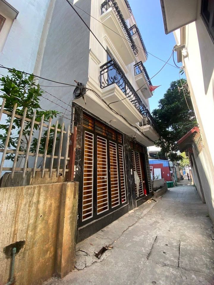 Nhà đẹp ở Đông La, Hoài Đức 38m² giá 5 tỷ - Sổ đỏ chính chủ, 4 tầng thoáng mát!