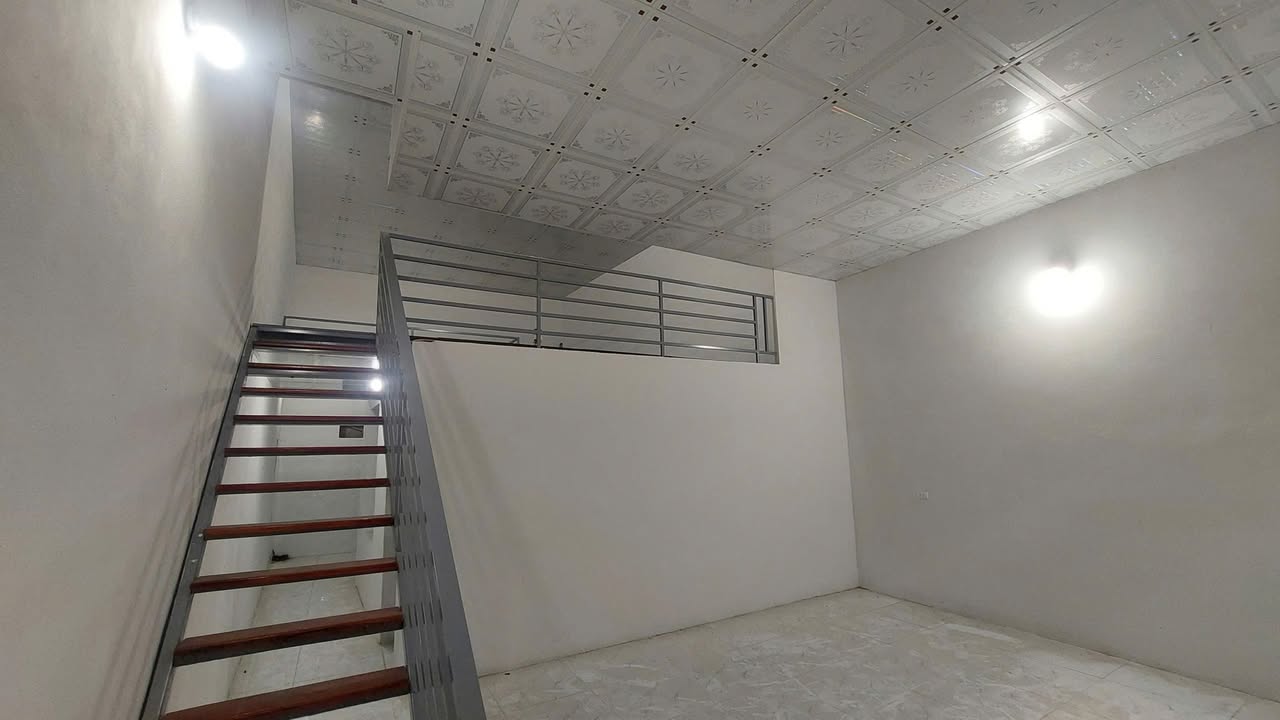 Nhà cấp 4 Quang Minh 60m² giá 2.3 tỷ - Ô tô đỗ cửa thuận tiện!