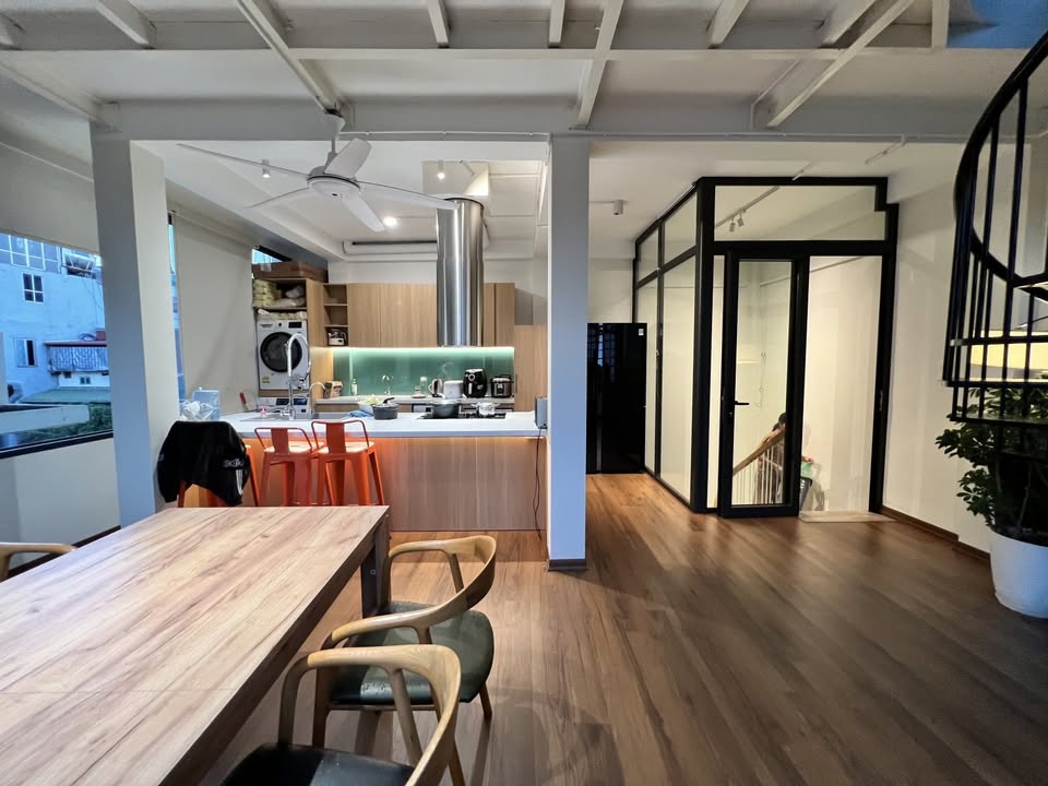 Nhà Hàng Bông 42m² giá thỏa thuận - Mặt tiền 6.3m, view phố tuyệt đẹp!