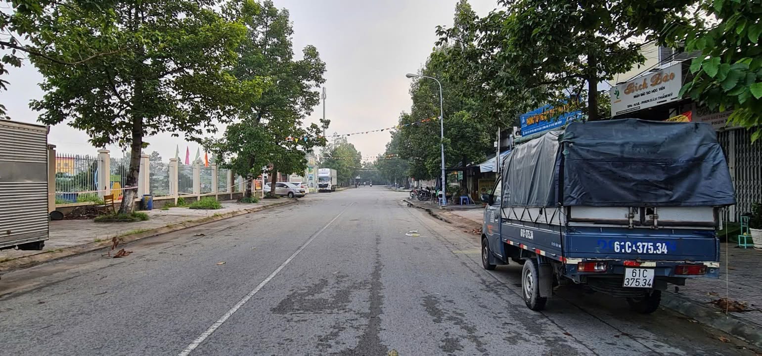 Nhà lầu 2 tầng Dĩ An 113m² giá 7 tỷ - Mặt tiền sân vận động Đông Hòa