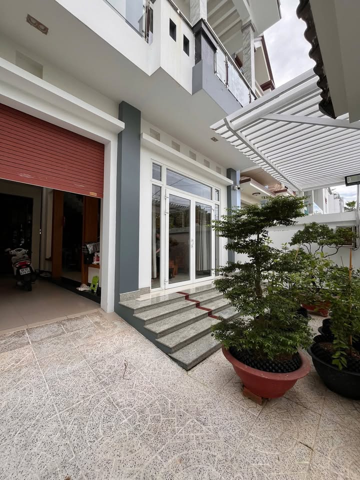 Biệt thự mặt tiền Lê Văn Hưu Rạch Giá 187m² giá 7 tỷ - Để lại toàn bộ nội thất cao cấp!