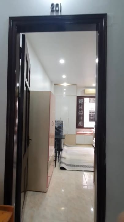 Căn hộ studio cho thuê 196 Thái Thịnh, Đống Đa 25m² giá 5.8 triệu - Nội thất đầy đủ, tiện nghi!