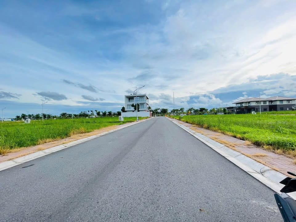 Bán nền biệt thự cao cấp KDC Nam Long 3 - Diện tích 225m² giá 8.3 tỷ - Nằm gần hồ Central Lake!