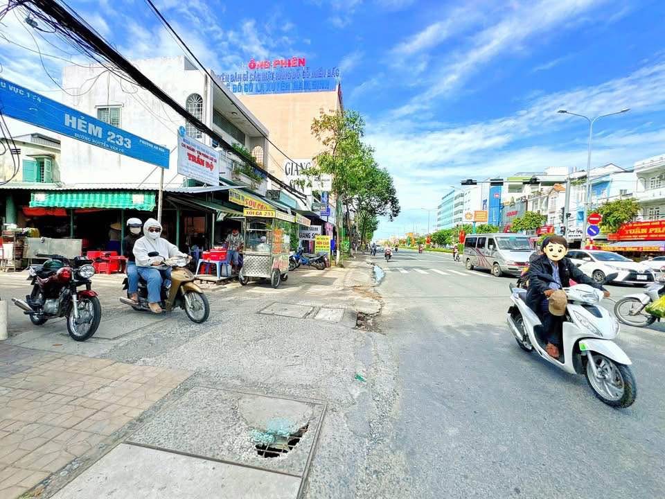 Nhà lầu góc 2 mặt tiền Nguyễn Văn Cừ 65m² giá 2.89 tỷ - Kiến trúc tuyệt đẹp!