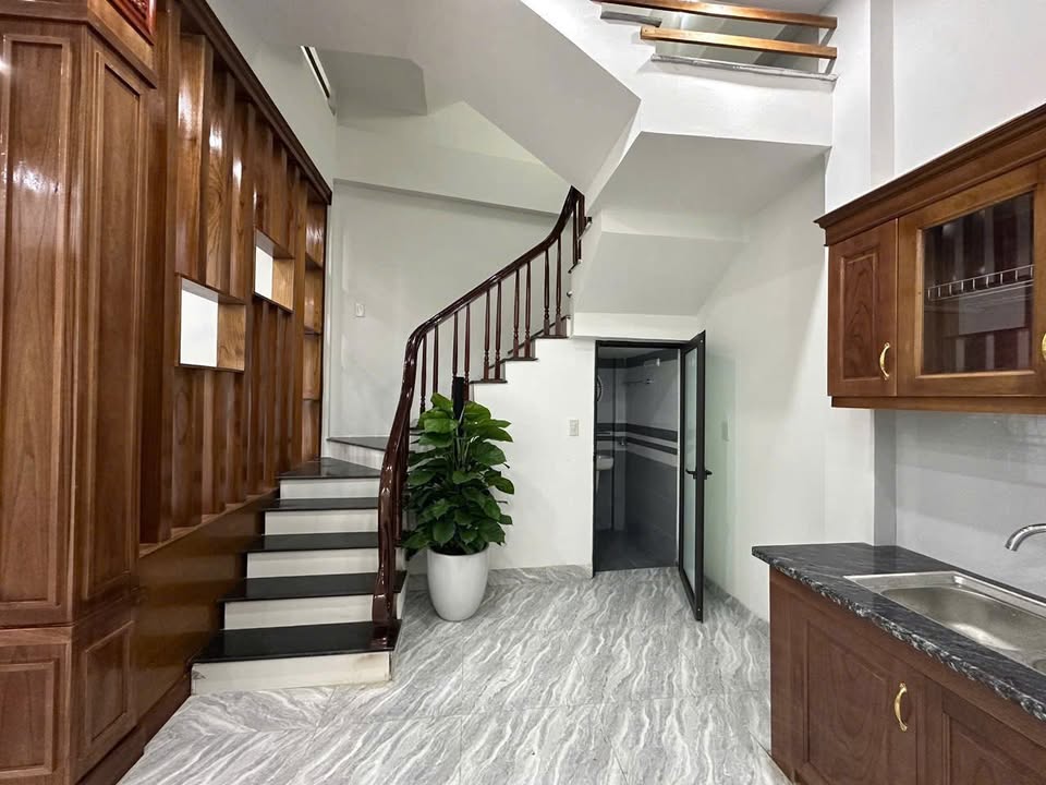 Nhà 3 Tầng Ngõ Phố Quang Trung, Tp Hải Dương 40.5m² giá 2.528 tỷ - Sổ hồng đầy đủ, ô tô vào tận nhà!