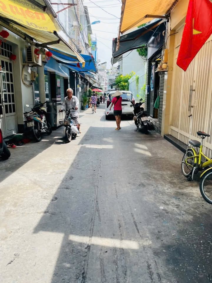 Nhà Hẻm Tôn Thất Thuyết, Quận 4, Diện tích 173m², Giá 12 tỷ - Cơ hội đầu tư sinh lời!