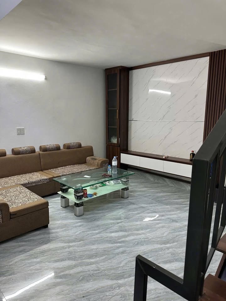 Nhà 2 tầng chính chủ tại ngõ 10 Trần Văn Cận, Hải Dương 42m² - Giá chỉ 1.5 tỷ!