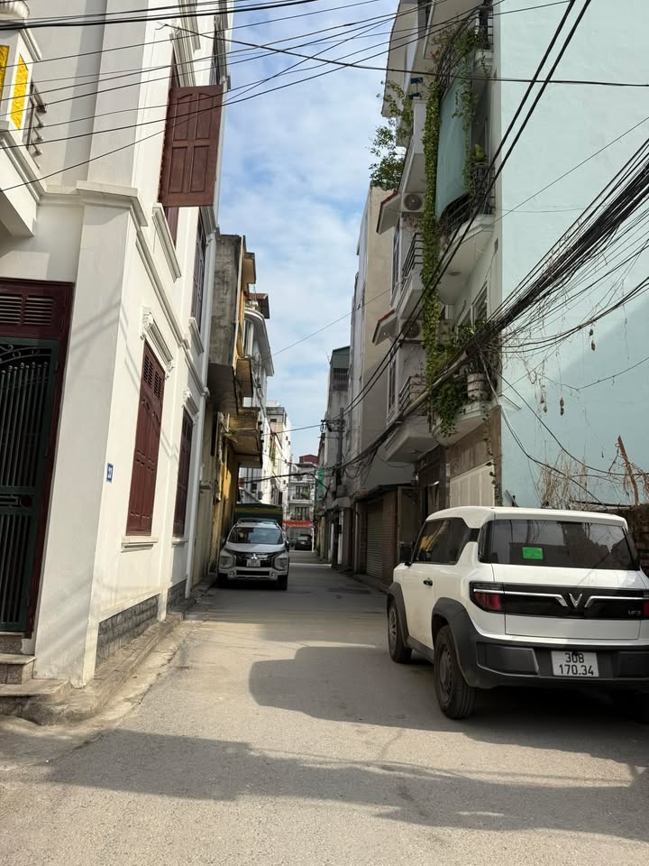 Lô đất Việt Hưng Long Biên 48m² giá 8.1 tỷ - Đường thông, vị trí đẹp!