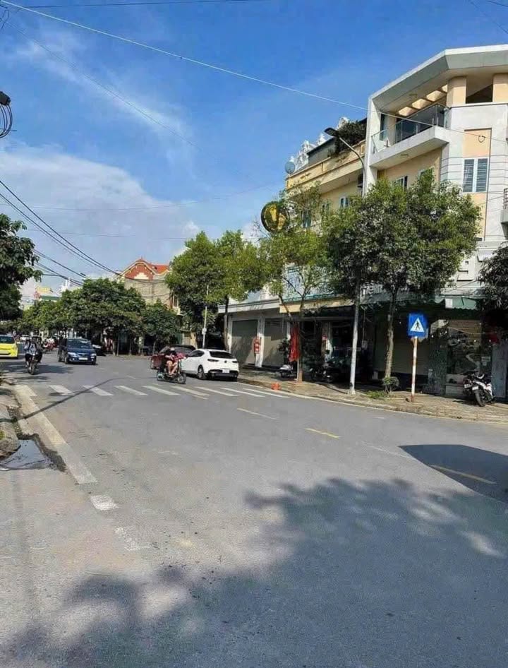 Nhà 3 tầng khu đô thị Vạn Phúc Hải Dương 65m² giá 4 tỷ - Gần đường rộng, mặt tiền đẹp!