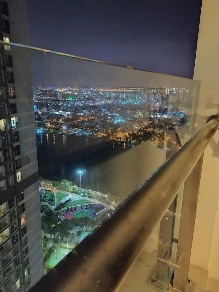 Căn hộ Vinhomes Central Park Bình Thạnh 52m² giá 18 triệu - Full nội thất sang trọng!