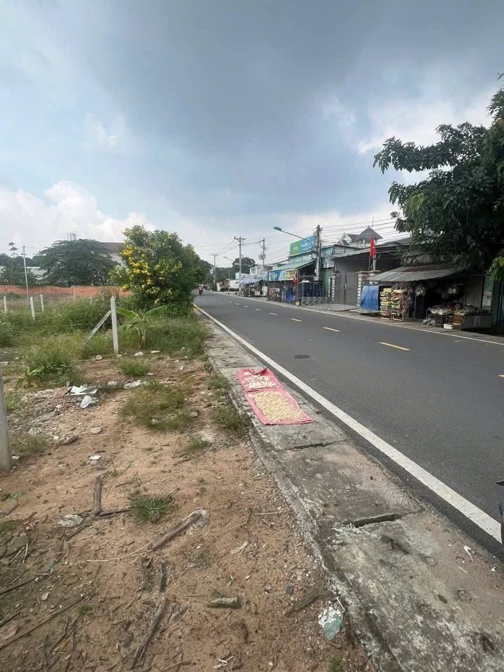 Đất thổ cư Bến Cát 200m² giá 2.5 tỷ - Vị trí kinh doanh lý tưởng!