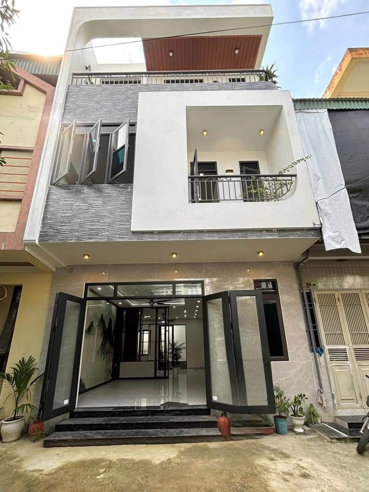 Căn nhà 3 tầng mới xây tại Phú Sơn, 75m² - Đường rộng, ô tô tránh nhau!