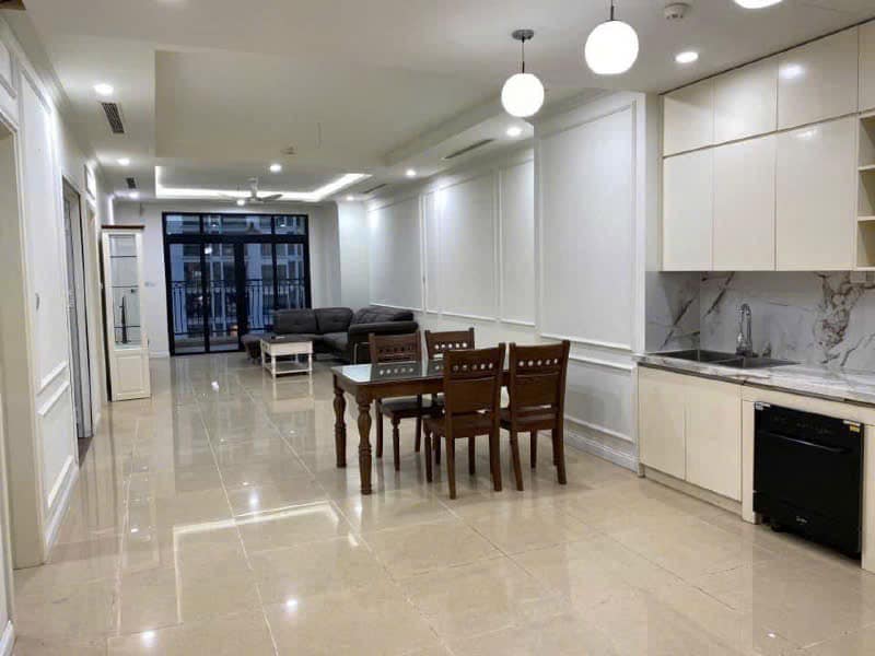 Căn hộ Royal City 124m² giá 17 tỷ - View bể bơi đẳng cấp!