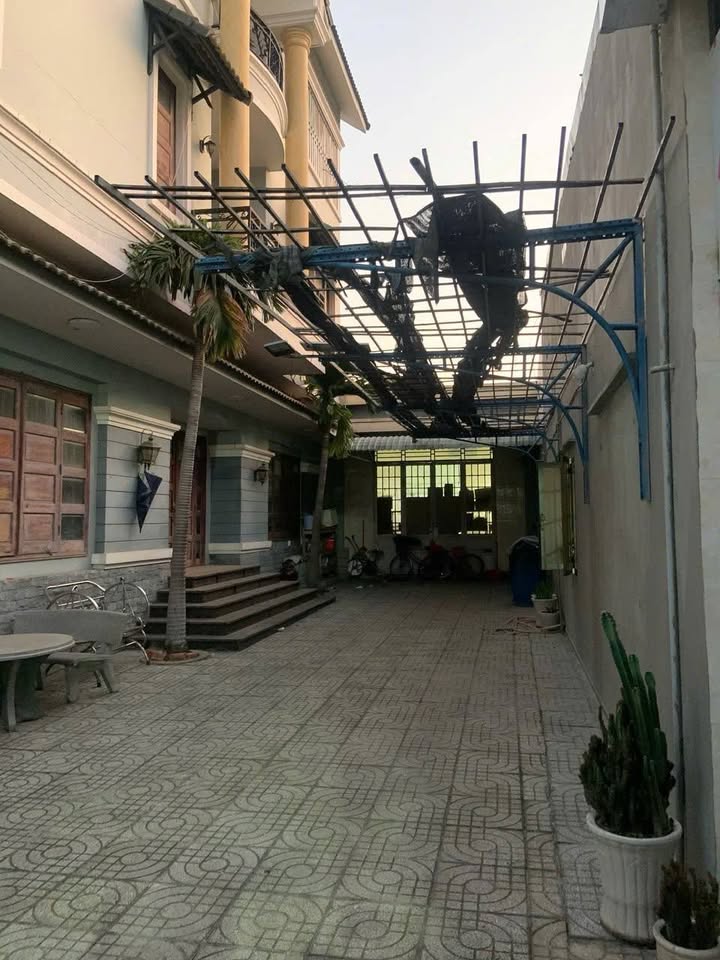 Biệt thự Tân Đông Hiệp 242m² giá 8 tỷ - Bán gấp, không thể bỏ lỡ!