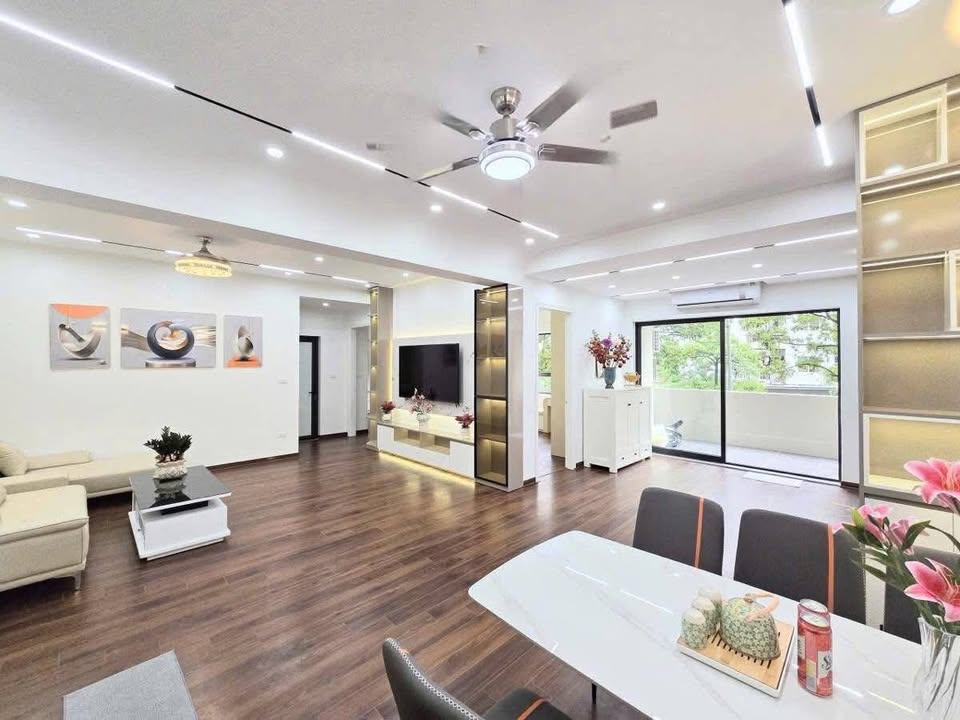 Căn hộ lô góc Chung cư Việt Hưng 110m² giá 7 tỷ - Thiết kế hiện đại, nội thất sang trọng!