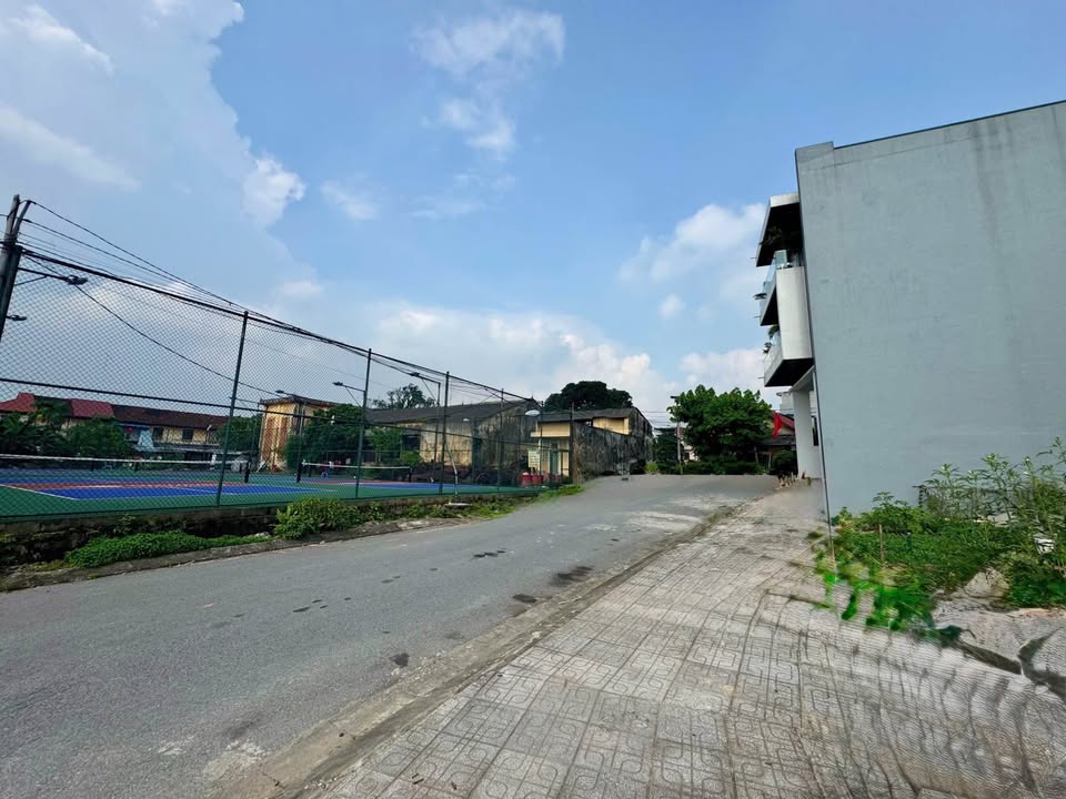 Đất nền Gia Sàng Thái Nguyên 100m² giá 3 tỷ - Mặt tiền 9.6m, tiện ích đầy đủ!