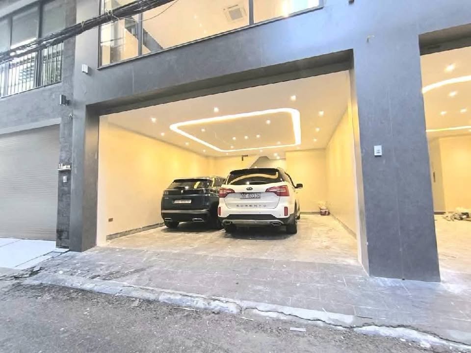 Nhà đẹp Bồ Đề, Hồng Tiến 60m² giá 17 tỷ - Kinh doanh sầm uất, thang máy hiện đại!