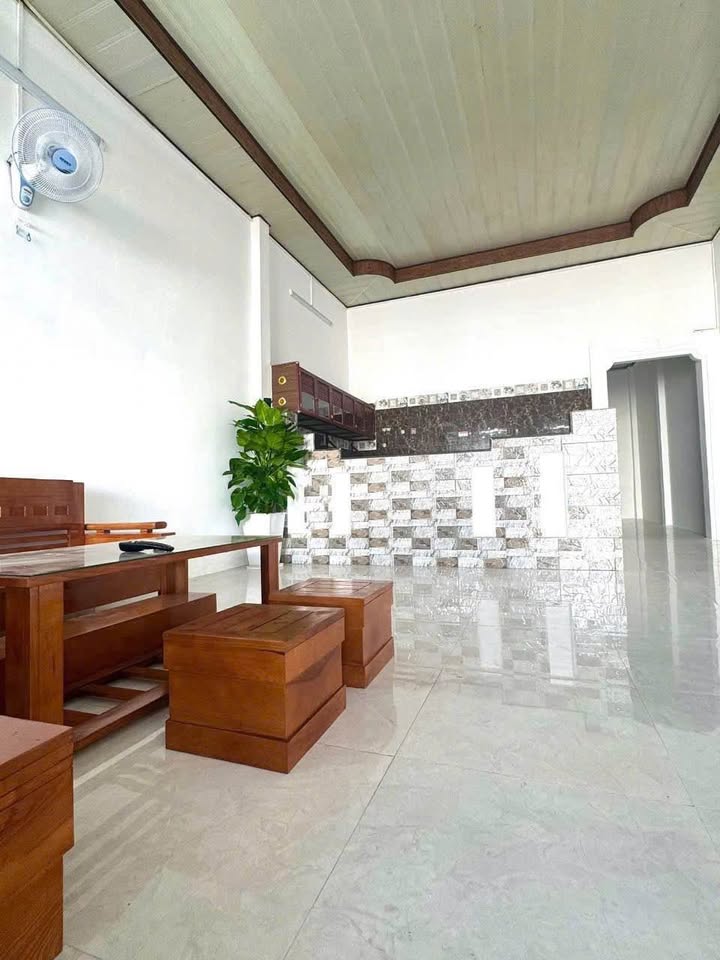 Mặt tiền đường Trần Phú Buôn Ma Thuột 100m² giá 3.35 tỷ - Sổ hồng chính chủ, sang tên nhanh chóng!