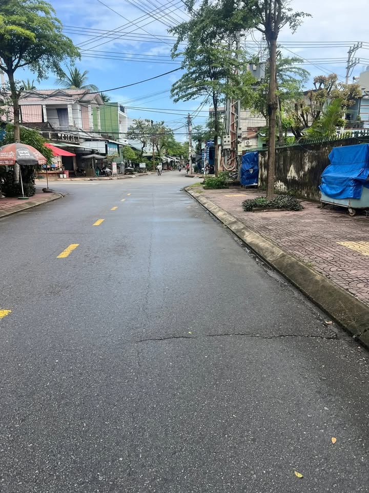 Nhà phố Bùi Thị Xuân, Bồng Sơn 228.8m² giá 3 tỷ - Sổ hồng chính chủ!