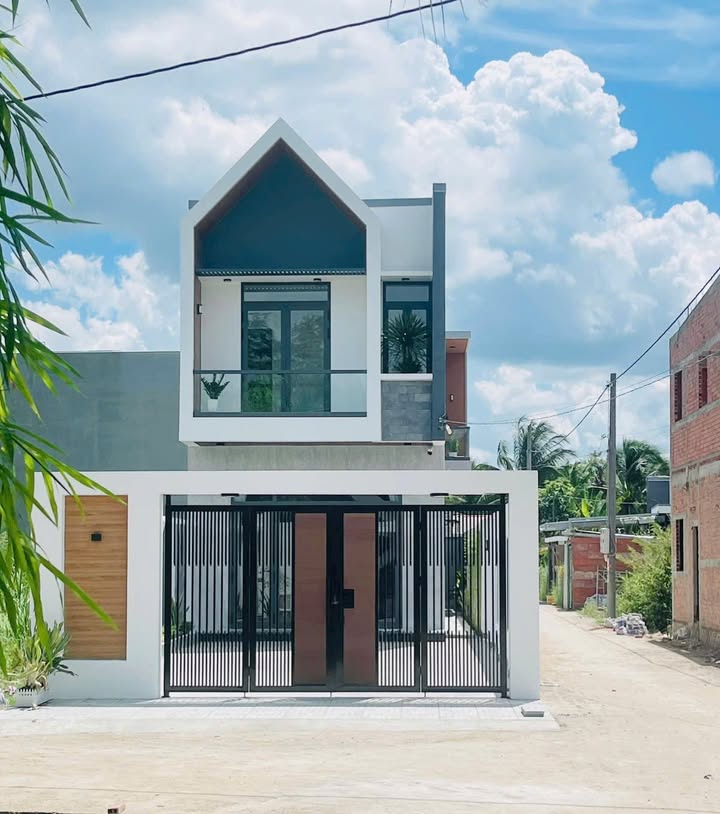 Nhà lầu mặt tiền đường Huyện 94, phường 10, Mỹ Tho 174m² - Thích hợp làm văn phòng, spa!