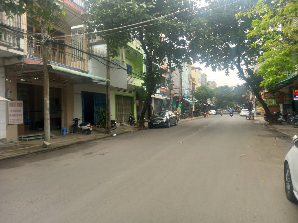 Cho thuê nhà nguyên căn mặt tiền Lê Thánh Tôn 100m² giá 10 triệu - Phù hợp kinh doanh