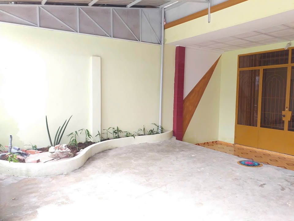 Nhà phố Hòa Thành 132m² giá 2.2 tỷ - Kinh doanh thuận lợi!