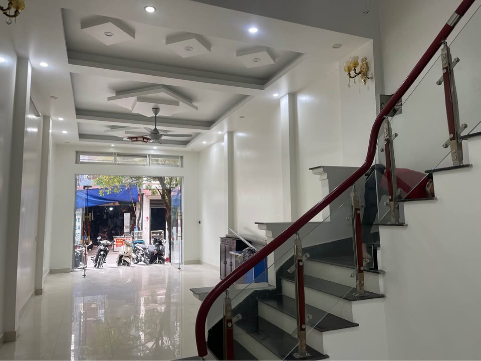 Nhà 3 tầng đường Thị Chung, Kinh Bắc 130m² giá 10 tỷ - Vị trí kinh doanh sầm uất!