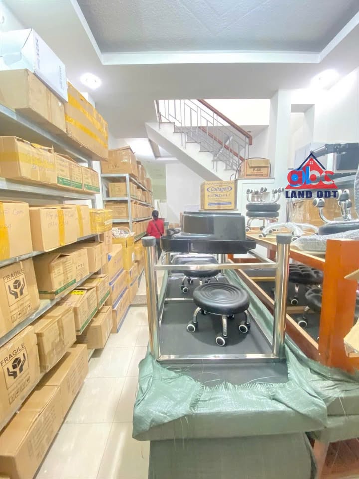 Nhà bán gấp Phường Tam Hiệp 80m² giá 4.2 tỷ - Đường xe hơi thông thoáng!