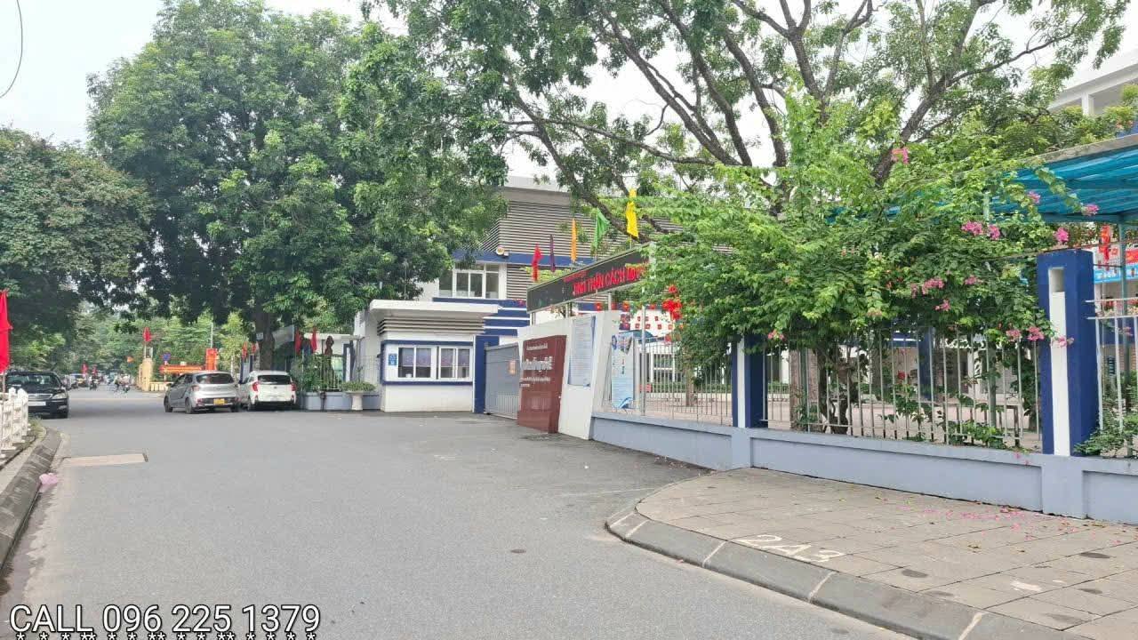 Nhà phố Bồ Đề 56m², 5 tầng - Ô tô vào tận nhà, view hồ tuyệt đẹp!