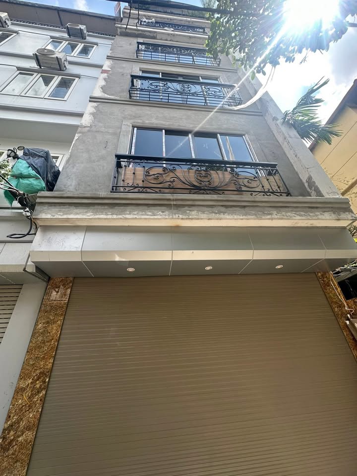 Nhà phố Bồ Đề 42.6m² giá 14.9 tỷ - Thiết kế hiện đại, sẵn ở ngay!