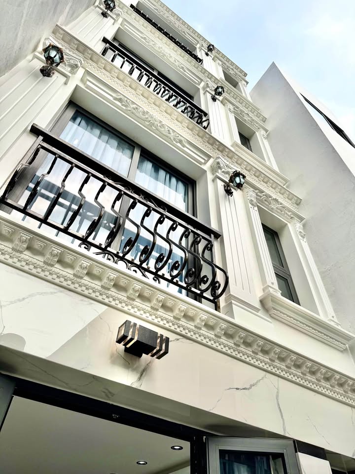 Nhà 4 tầng Gò Vấp 45m² giá 7.9 tỷ - Đầy đủ tiện nghi, gần chợ