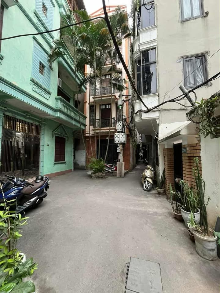 Nhà cũ Nghi Tàm 77m² giá 13.6 tỷ - Đầu tư sinh lời ngay lập tức!