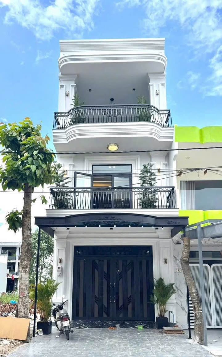 Nhà phố 1 Trệt 2 Lầu KDC Hồng Loan 80m² giá 5.9 tỷ - Sẵn sàng vào ở ngay!