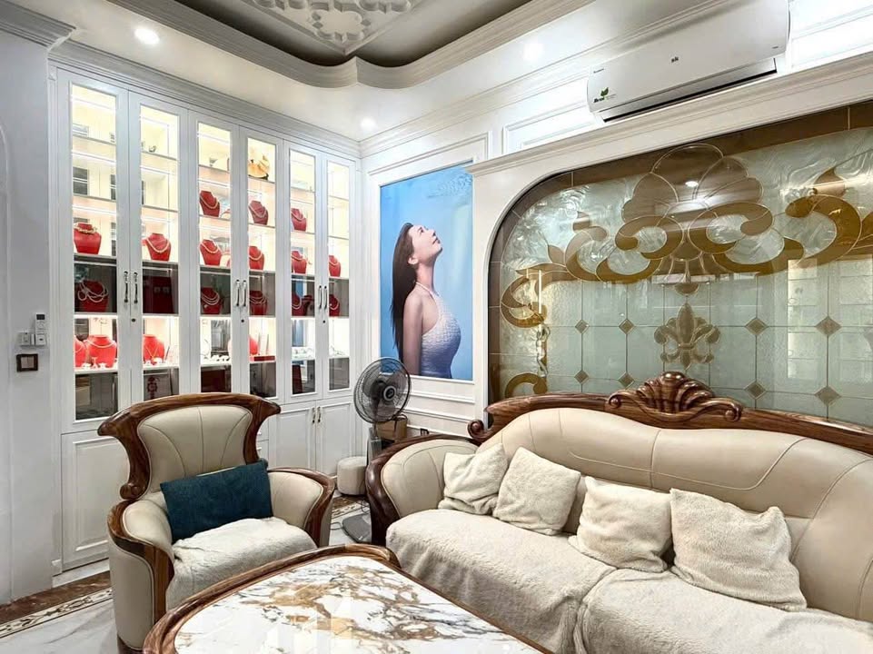 Townhouse Vin Marina Hải Phòng 180m² giá 23.5 tỷ - Nhà hoàn thiện cực đẹp, thang máy xịn xò!