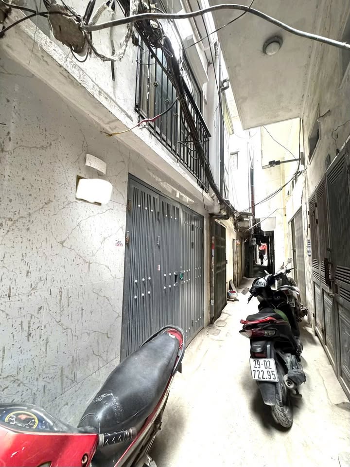 Bán nhà phố Tân Mai 23m² giá 3.35 tỷ - Ngõ thông ô tô tránh