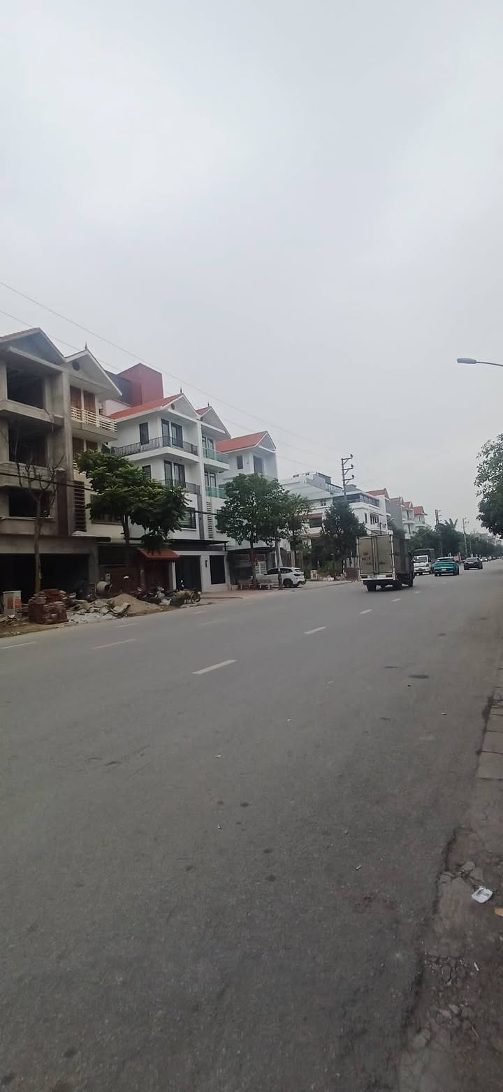 Bán gấp Townhouse KĐT Đại Dương Bắc Ninh 135m² giá 2 tỷ - Đường rộng thuận lợi kinh doanh!
