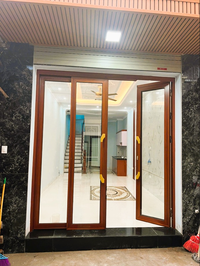 Nhà 4 tầng Cổ Nhuế 33m² giá 7.99 tỷ - Ô tô đỗ cửa, 2 mặt thoáng!