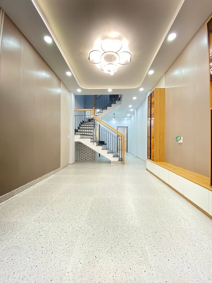 Nhà phố Hóc Môn 59m² giá 2.55 tỷ - Sổ đỏ chính chủ, nội thất cao cấp!