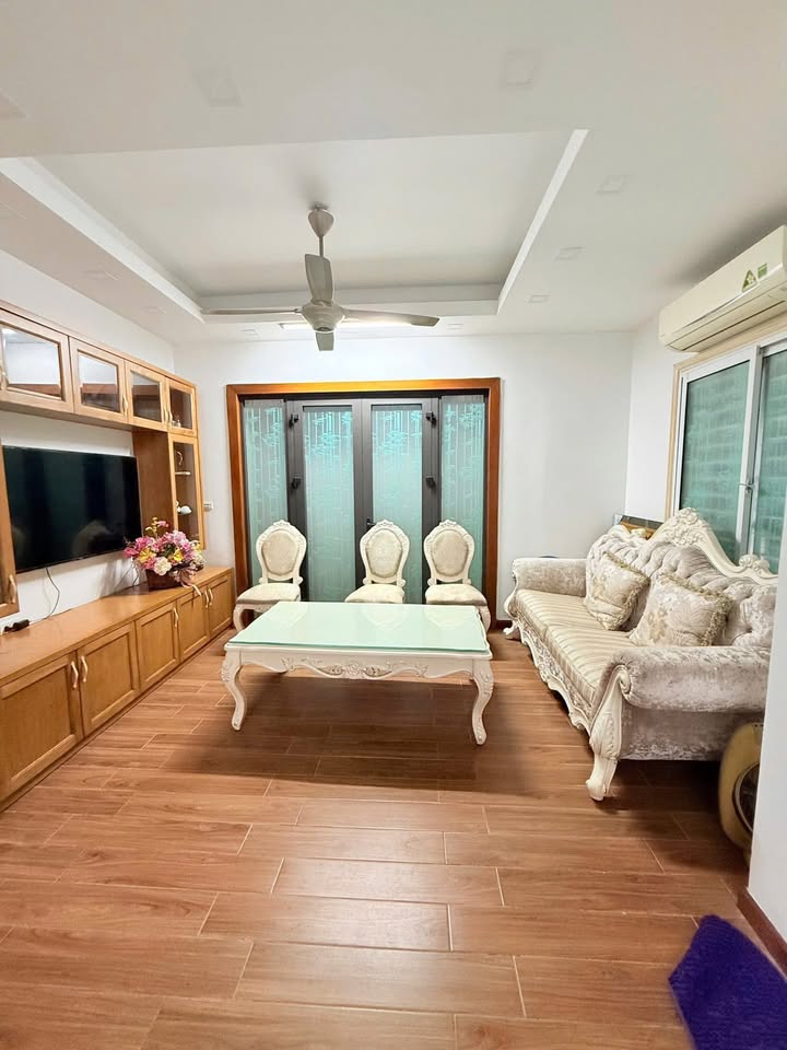 Căn hộ 82m² Chung cư Lạc Hồng, Tây Hồ - Giá thuê chỉ 12 triệu/tháng!