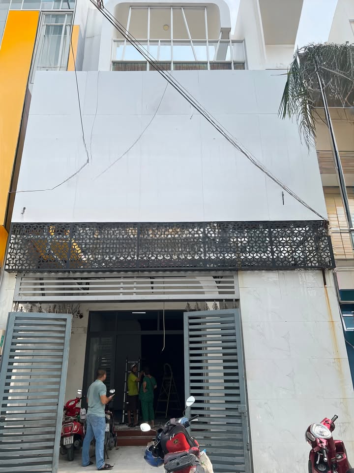 Nhà mặt tiền đường Tên Lửa quận Bình Tân 126m² giá 48 triệu - Kinh doanh sầm uất!