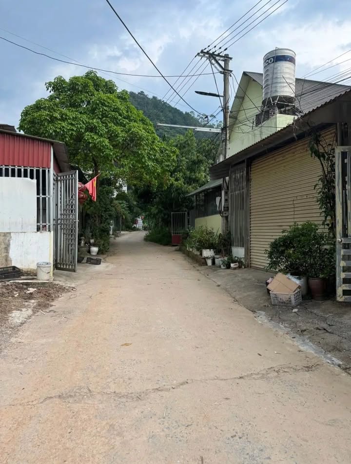 Đất thổ cư tổ 2 Lê Hoàn, Bắc Quang 147m² giá 900 triệu - Ngõ ô tô rộng rãi!