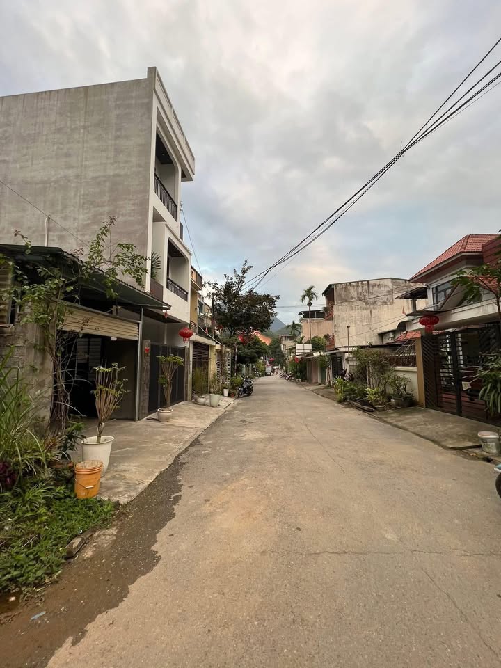 Đất nền Nguyễn Trãi 240m² giá 3 tỷ - Vị trí đẹp, kinh doanh thuận lợi!