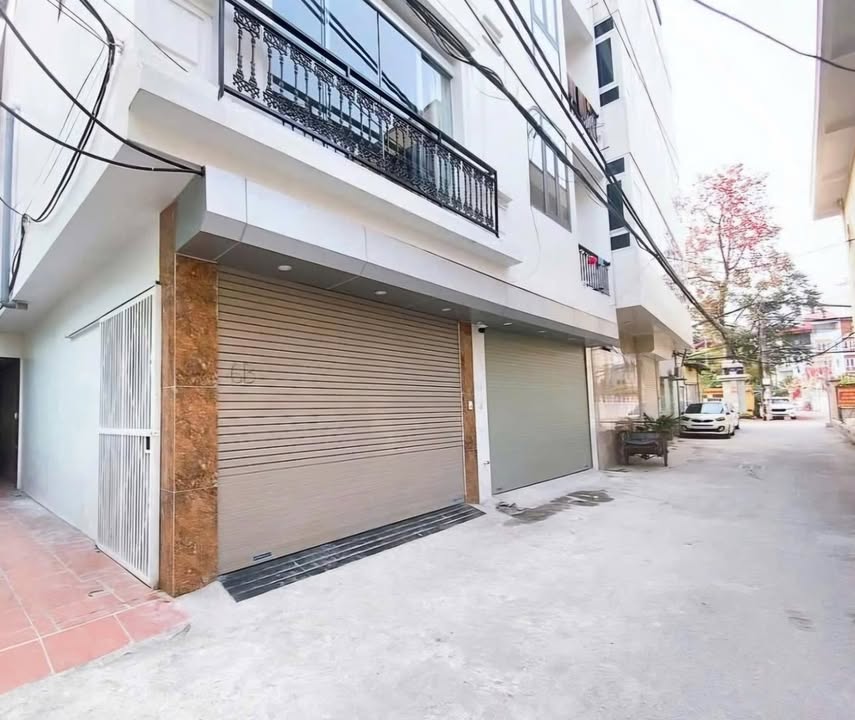 Nhà mặt ngõ ô tô tránh - Phường Phương Canh - 35.5m² - Giá 7.x tỷ, kinh doanh tiện lợi!