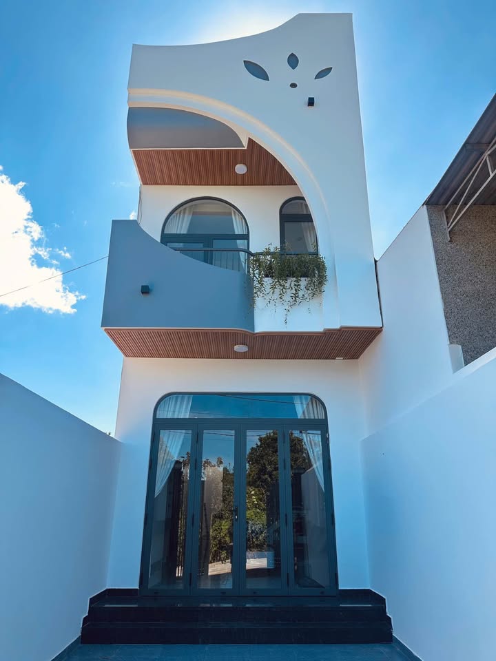 Nhà riêng 1 mê tại hẻm 220 Lê Duẩn, 104m² giá 2.2 tỷ - Sân ô tô thoải mái!