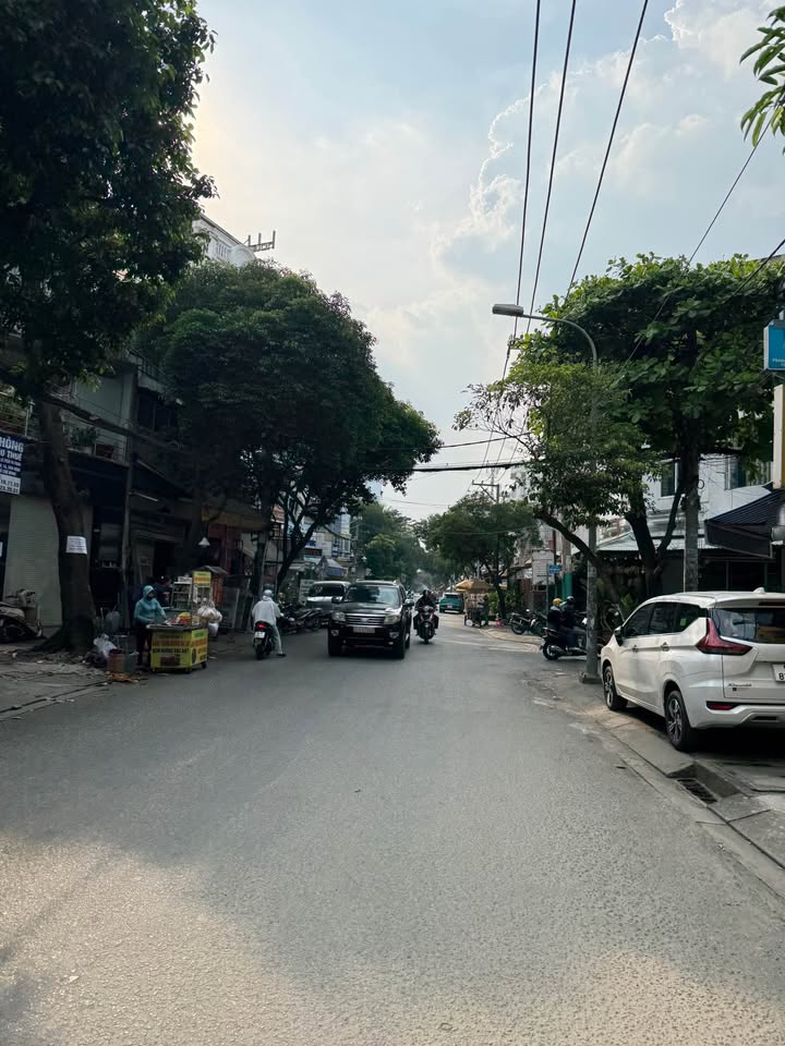 Nhà phố Tân Bình 128m² giá 13.5 tỷ - Hẻm xe tải thông, nở hậu đẹp!