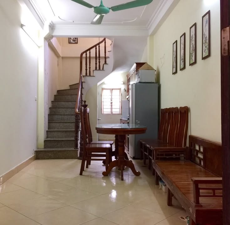 Nhà 3 tầng, 16m² tại ngõ 364 Minh Khai, 3.75 tỷ - Gần Time City, tiện nghi đầy đủ!