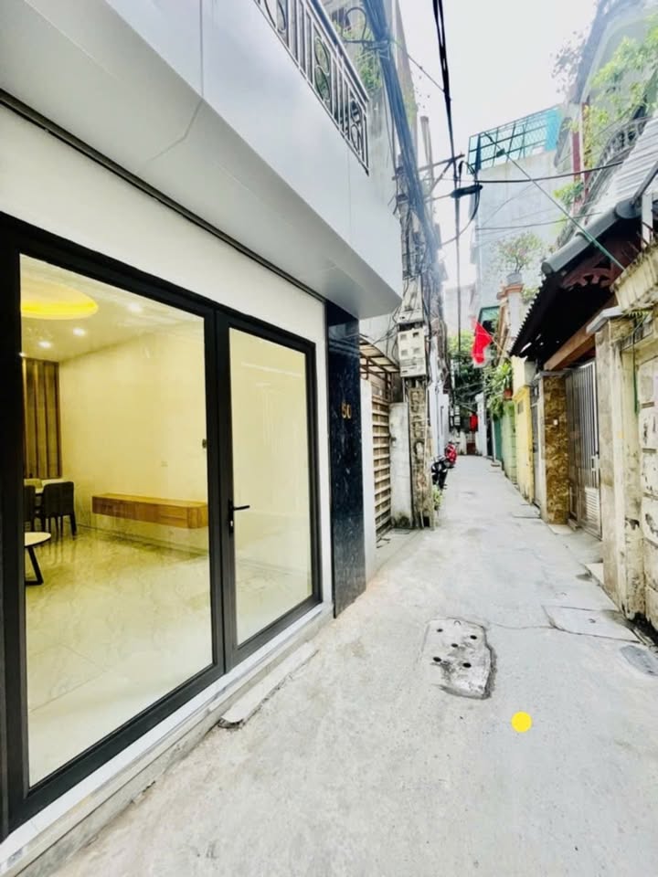 Nhà đẹp Ngã Tư Sở 32m² giá 8.5 tỷ - Thiết kế hiện đại, đầy đủ nội thất!